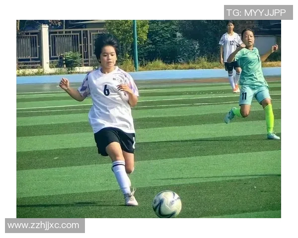 足球球星赛场上的日常训练与比赛背后的努力与坚持